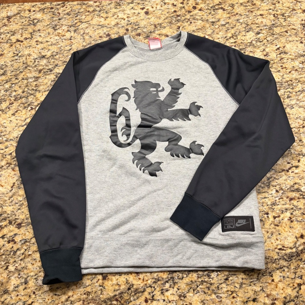 Nike LeBron James LBJ Lion Crest Crewneck Sweatshirt Mens Medium Grey Black
